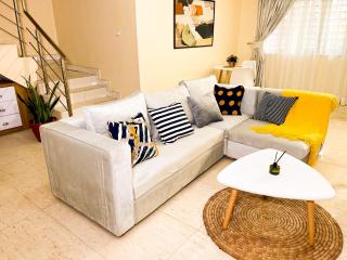 The Yellow Throw House - 2