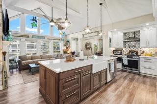 Santorelli's Seaside Serenety home - 4