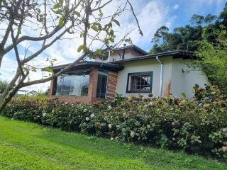 Charmosa Casa em Sítio na Serra do Mar - 8