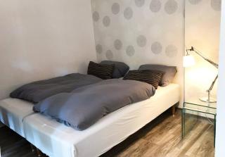 Designer Central Apartment with Parking & Terrace - 4