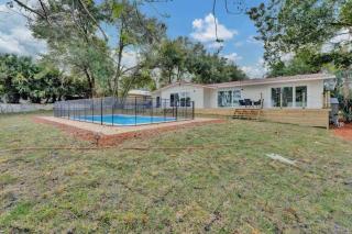 5BR Lakeview Home w/ Pool — 3min to Universal - 9