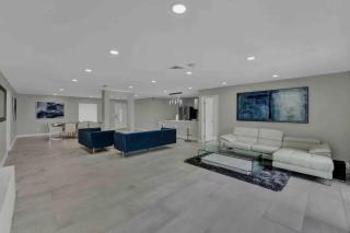 5BR Lakeview Home w/ Pool — 3min to Universal - 5