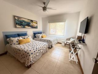 Luxury Beachfront Condo Pool Concierge - 1