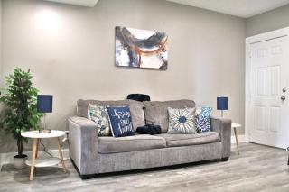 Lakewood Entire Home! Sleeps 10! - 7