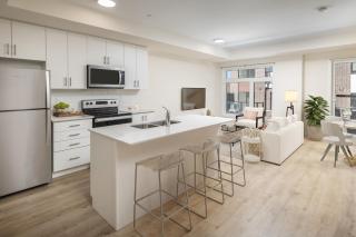 Modern 2BR Townhouse, 3 Beds, Parking in Pickering - 4