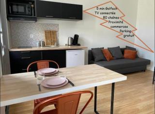 V3 Studio tout confort plein centre 5 min Golfech - 9