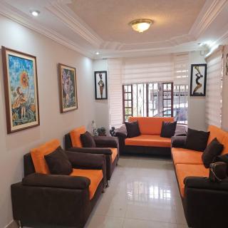 Casa grande cerca de todo - 9