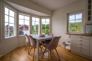 Idyllisk hus ved sjøen - 2