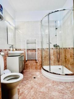 Urban Glow Apartment near Metro Station - 5