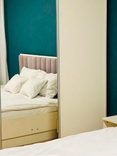 Urban Glow Apartment near Metro Station - 4