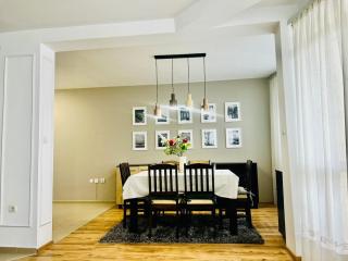 Urban Glow Apartment near Metro Station - 3