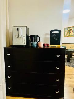 Urban Glow Apartment near Metro Station - 2