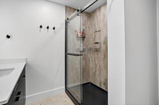 Bright Beacon Spacious 1BR Apartment - 9