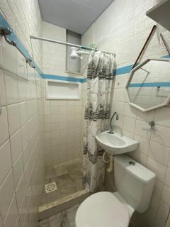 Quarto com cozinha e banheiro privado 130m da praia 5 - 6