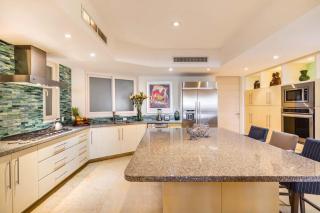 Luxury Oceanfront Condo Infinity Pool - 3