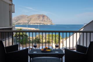 CasaMare Addaura - Your Romantic Seafront Hideaway - 0