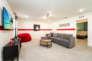 Modern 6BR Retreat Private Pool Near Disney - 4