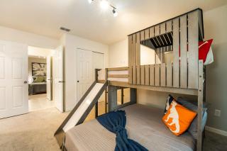 Modern 6BR Retreat Private Pool Near Disney - 3