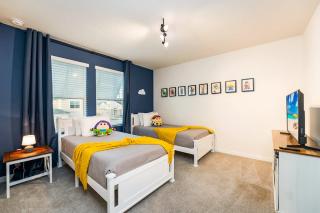 Modern 6BR Retreat Private Pool Near Disney - 6