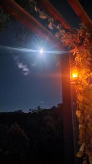 Linda Cabana com Vista Incrível nas Montanhas com Trilha, Cachoeira e Alexa - 8