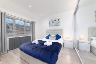 3 Bed Luxury Home With Free Parking & Garden By Aryas Homes - 8