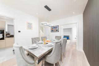 3 Bed Luxury Home With Free Parking & Garden By Aryas Homes - 4