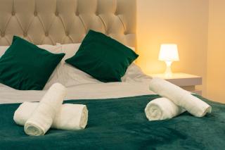 3 Bed Luxury Home With Free Parking & Garden By Aryas Homes - 1