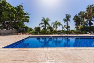 Superior Seaview Beachfront Suite - 4