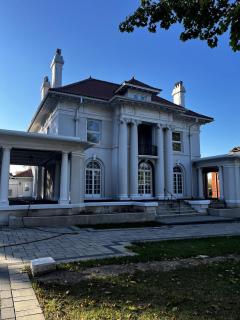 1Br Apt In Mansion With Indoor Pool Hot Tub - 0