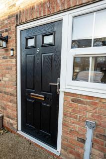 Queens Court Ensuite Studio - 4