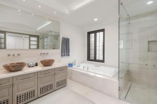 Spacious HM Retreat Beach Clubs Golf Cart - 4