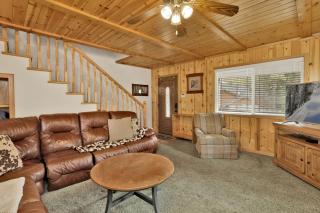 Brownie Retreat Walk-to-Summit Mountain Getaway for Snowboarders & Skiers - 9