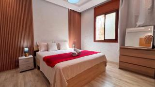 Classic & Comfy Apartment, Steps to Sea & Tarmway - 0