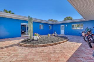 Vibrant Coastal Cottage with Pool - 3