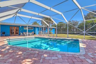 Vibrant Coastal Cottage with Pool - 2