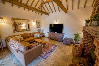 An elegant countryside hideaway with four indulgent ensuite bedrooms - 3