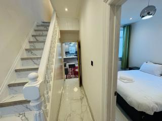 Spacious Modern 5 Bedroom House - City Centre - Free Parking - 9