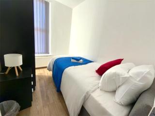 Tuebrook House 7 Bed with En-suite Sleeps 13 - 6