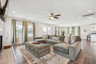 Sojourn Bay Breeze Retreat 4 BR Beach Home - 7