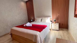 Classic & Comfy Apartment, Steps to Sea & Tarmway - 9