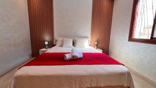 Classic & Comfy Apartment, Steps to Sea & Tarmway - 8