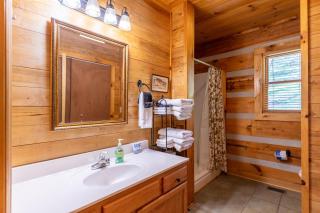 Hemlock Hideaway - 8