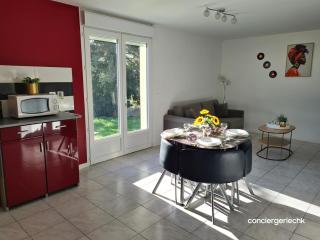 La Manelière Logement 3 Gîte accessible PMR de campagne à 10 min du Puy duFou - 1