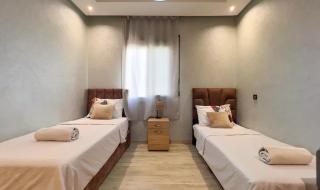 Classic & Comfy Apartment, Steps to Sea & Tarmway - 6