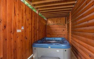 Smoky Serenity Chalet- Game Room, Hot Tub, Theater Room - Glade - 1