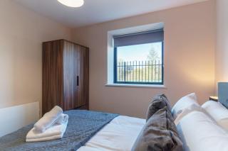 Spacious Salford Quays Apartment, Prime Location - 9