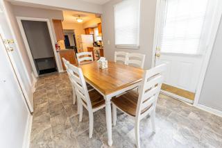 Work and Family Lodging in a Cozy Home - 2