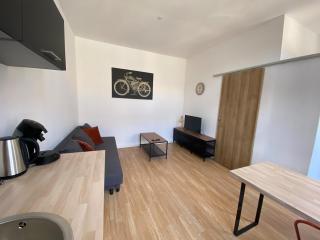 V2 Studio avec balcon, plein centre - 5 min Golfech - Valence - 7