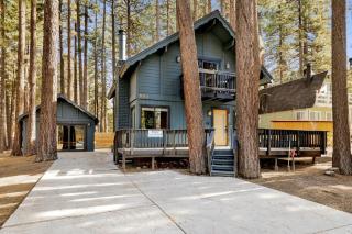 Ponderosa at Big Bear Lake - Walk to Ski Lifts - Hot Tub - Games - Family Friendly Mountain Retreat - 9