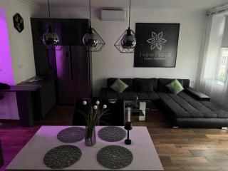 NewPlace Luxury Apartment - 8
